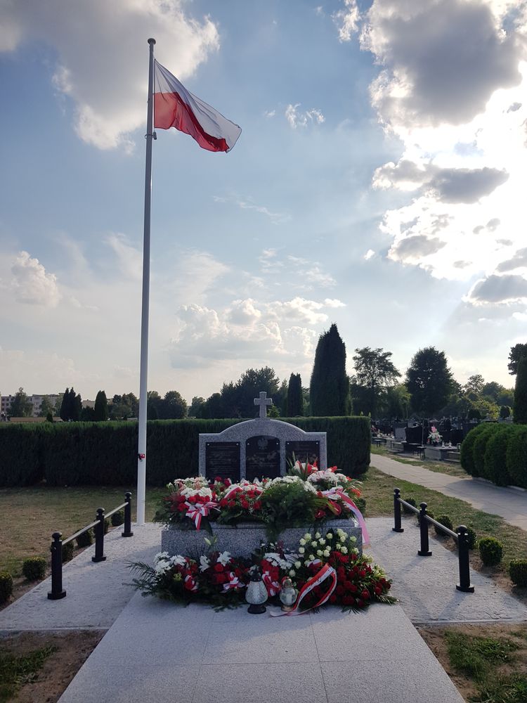 Odsłonięcie nowego Grobu Nieznanego Żołnierza w Koluszkach