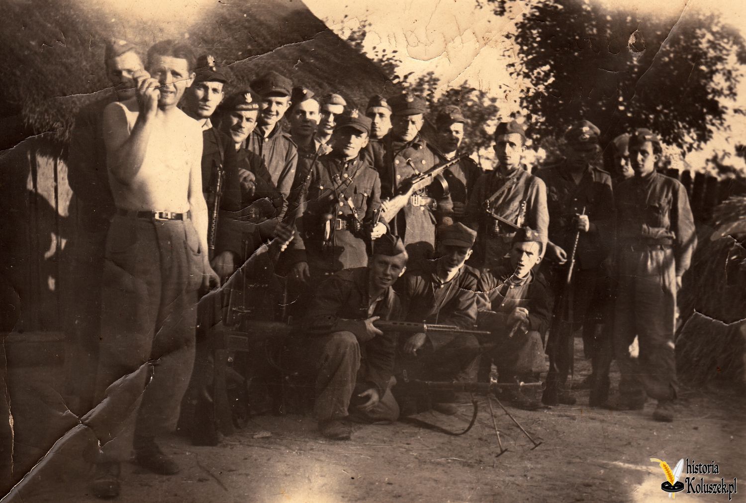 Stoją od lewej: Kazimierz Lisik „Grom II” Stanisław Szałkowski „Wanda” Teodor Zep „Witt” Olgierd Monowid „Zelina” Zygmunt Ciećko „Witold” Stanisław Kostrzewa „Krajewski” Zbigniew Szperling „Langiewicz”  Leżą od lewej: Tadeusz Cichecki „Sekcja” Jerzy Szymczak „Niemir” Tadeusz Jasiński „Pik” Stanisław Olechowicz „Lot”